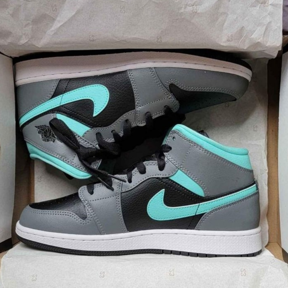Nike Air Jordan 1 mid GS size 7y or 8w in Grey Aqua New In Box